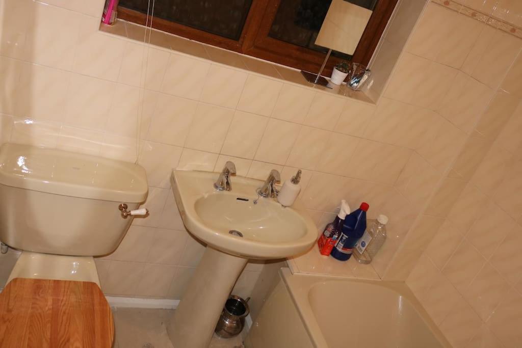 Entire -4 Bedrooms Detached House With Driveway Nottingham Exterior foto