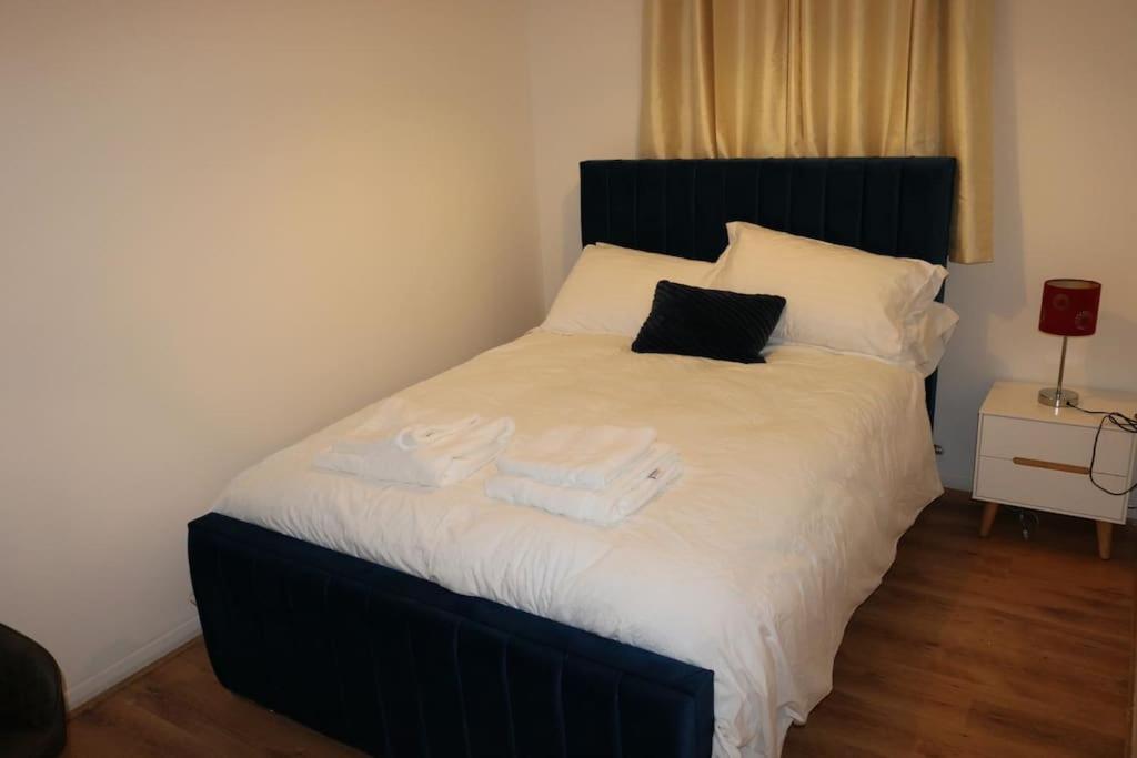 Entire -4 Bedrooms Detached House With Driveway Nottingham Exterior foto